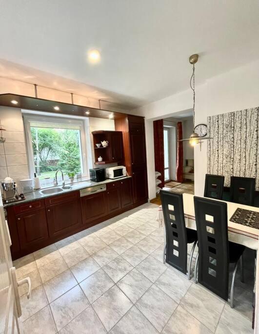 Beautiful Villa With Garden In Milanowek Luaran gambar