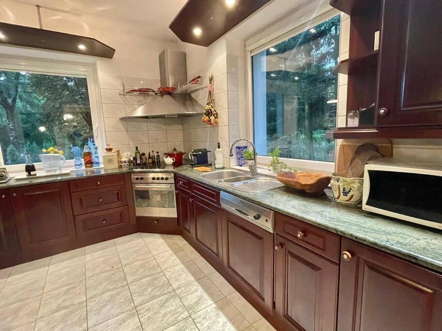 Beautiful Villa With Garden In Milanowek Luaran gambar