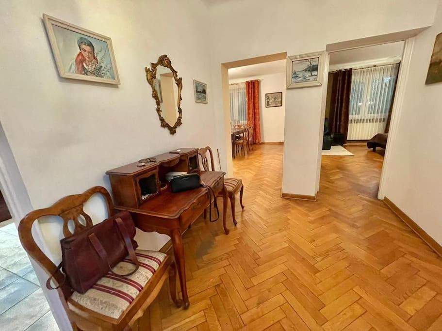 Beautiful Villa With Garden In Milanowek Luaran gambar