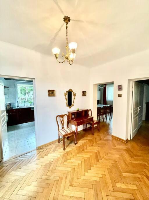 Beautiful Villa With Garden In Milanowek Luaran gambar