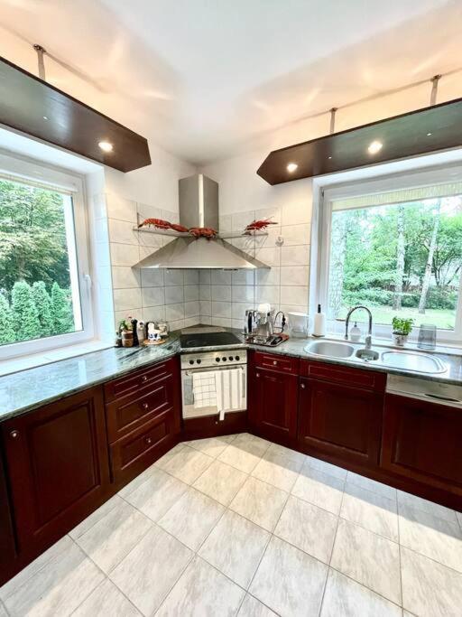 Beautiful Villa With Garden In Milanowek Luaran gambar