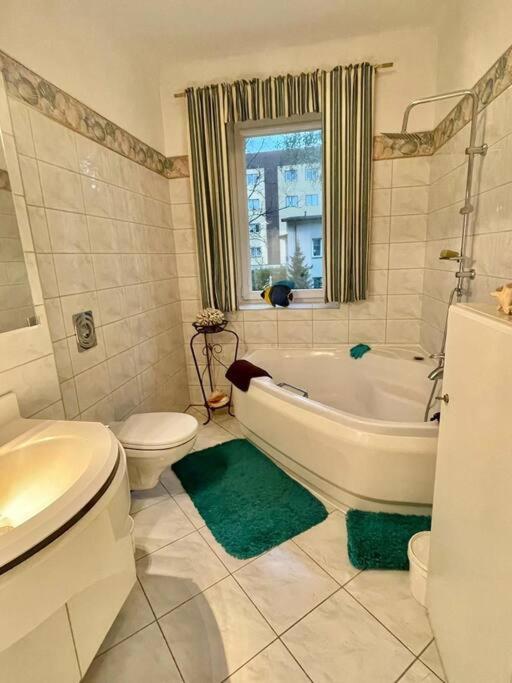 Beautiful Villa With Garden In Milanowek Luaran gambar
