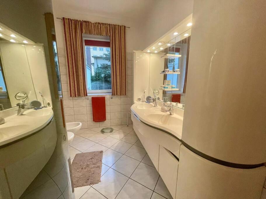 Beautiful Villa With Garden In Milanowek Luaran gambar