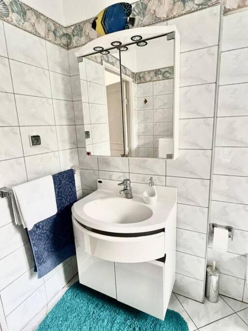 Beautiful Villa With Garden In Milanowek Luaran gambar